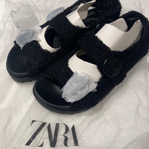 NEVER WORN ZARA FUZZY SANDALS